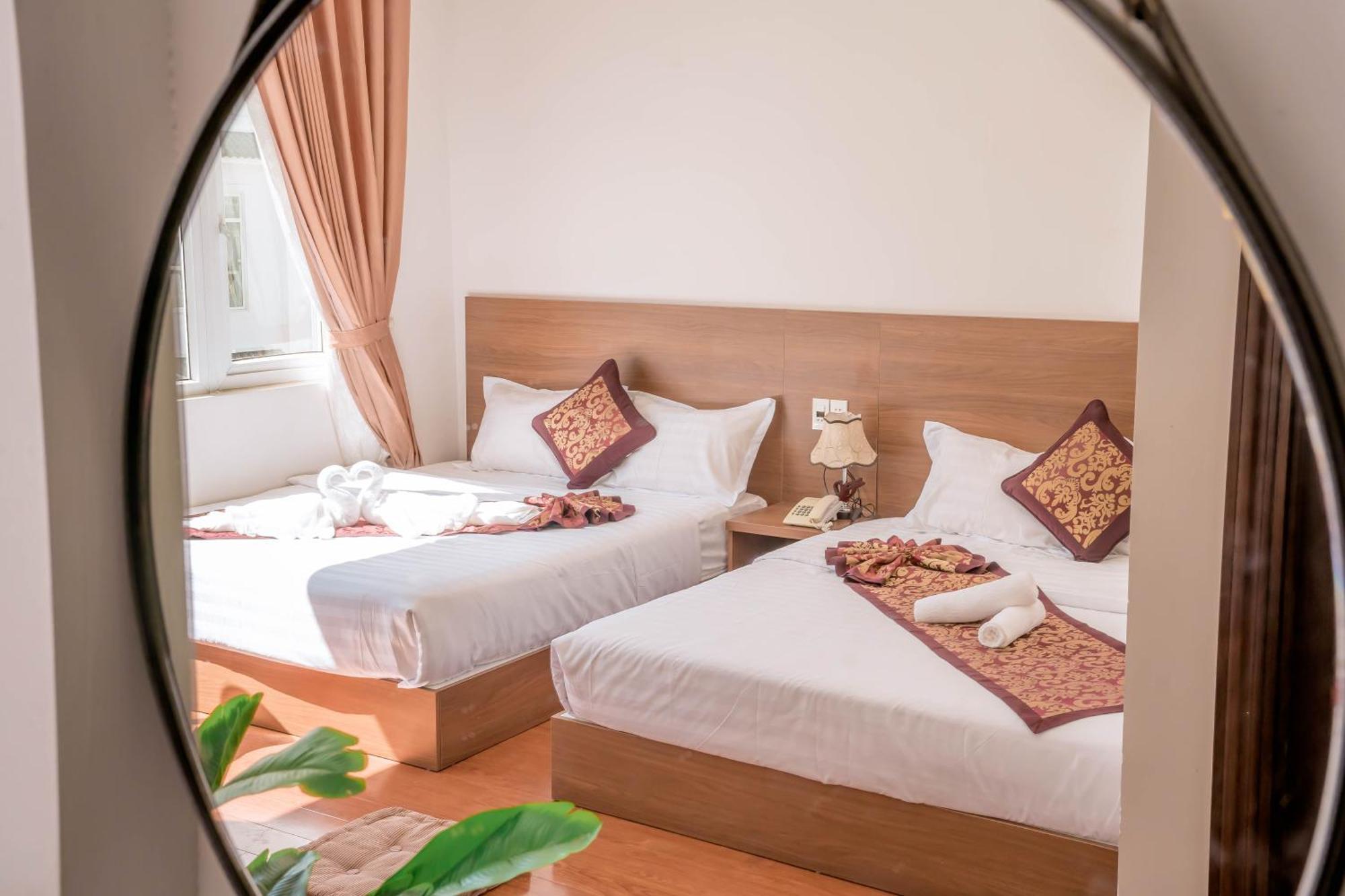 Khách sạn Sky House